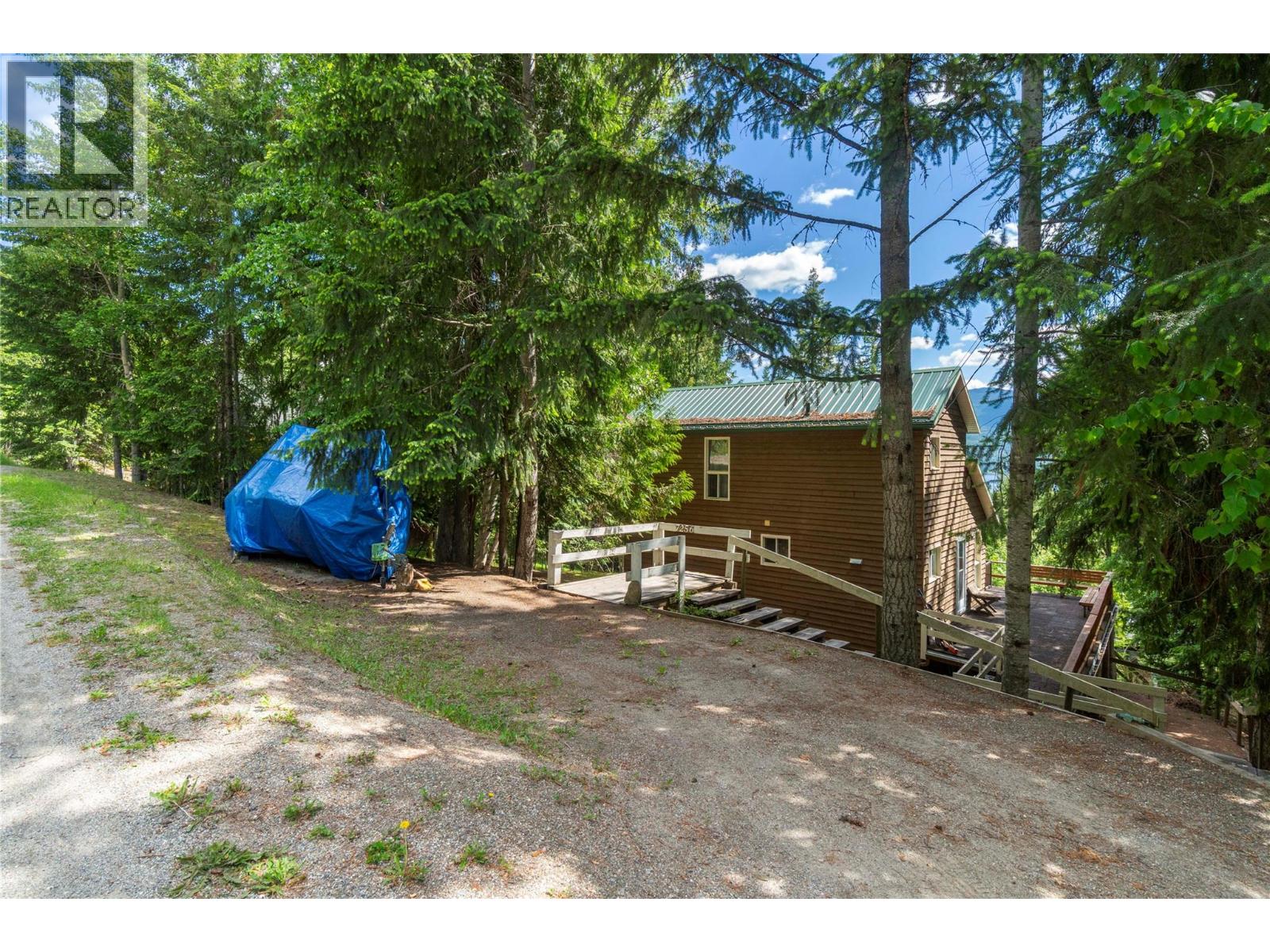 7256 Estate Drive, Anglemont, British Columbia  V0E 1M8 - Photo 40 - 10388999