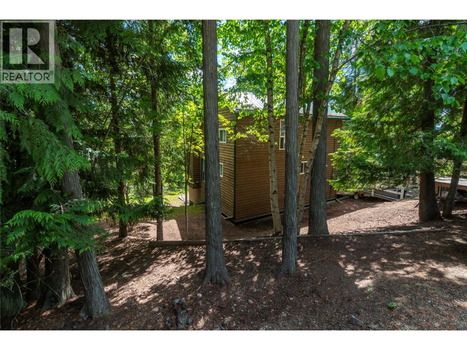 7256 Estate Drive, Anglemont, British Columbia  V0E 1M8 - Photo 41 - 10388999