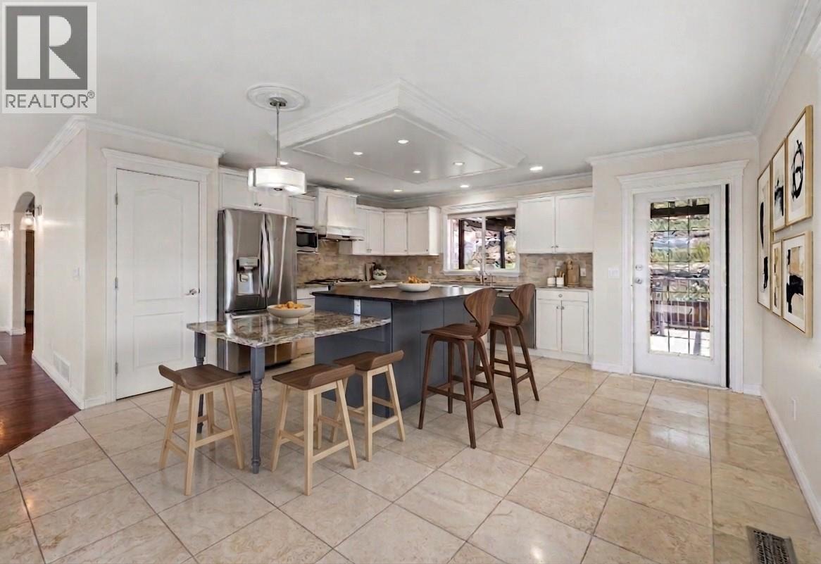 295 Raven Drive, Kelowna, British Columbia  V1W 4T6 - Photo 6 - 10388542