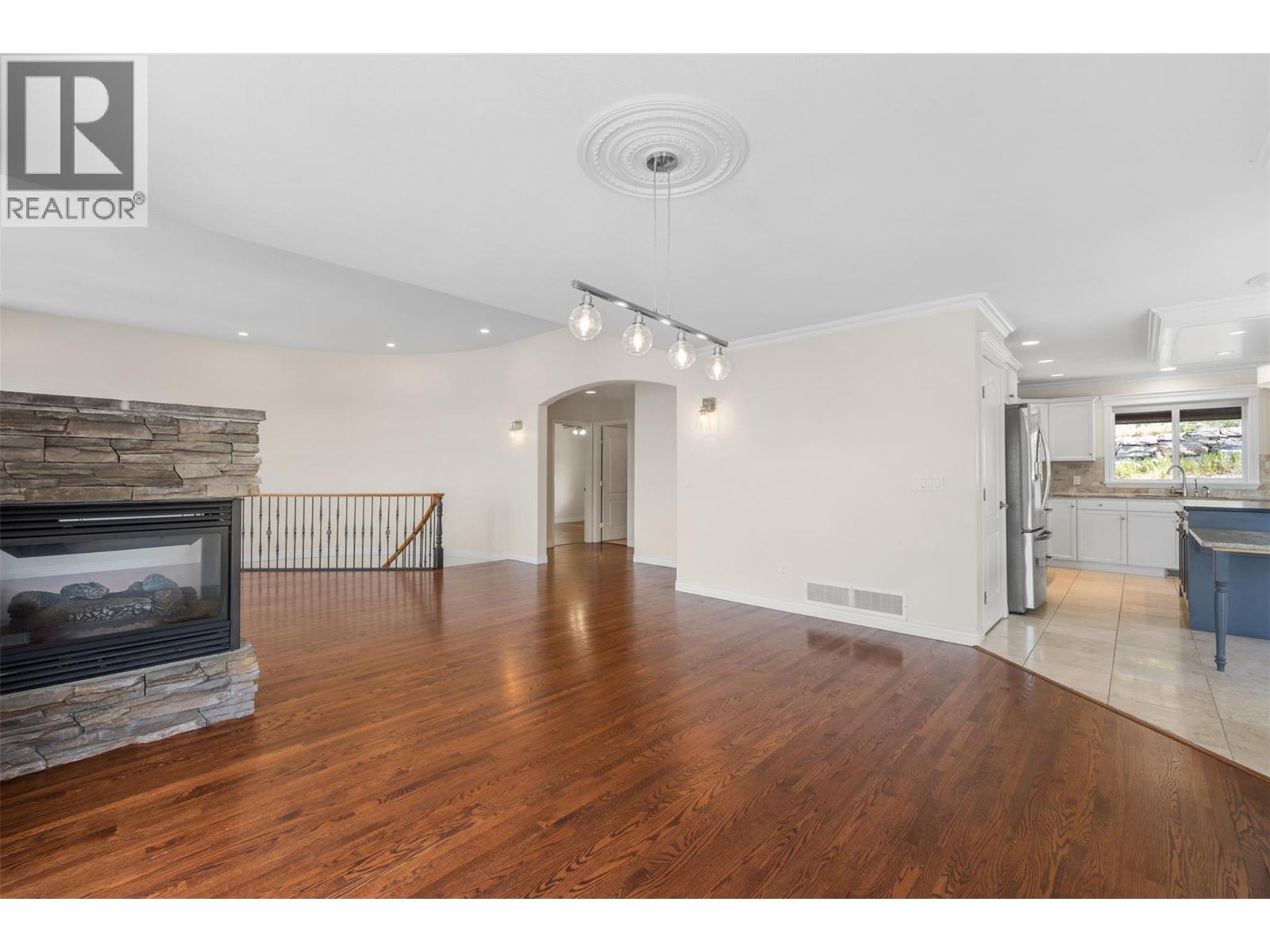 295 Raven Drive, Kelowna, British Columbia  V1W 4T6 - Photo 8 - 10388542