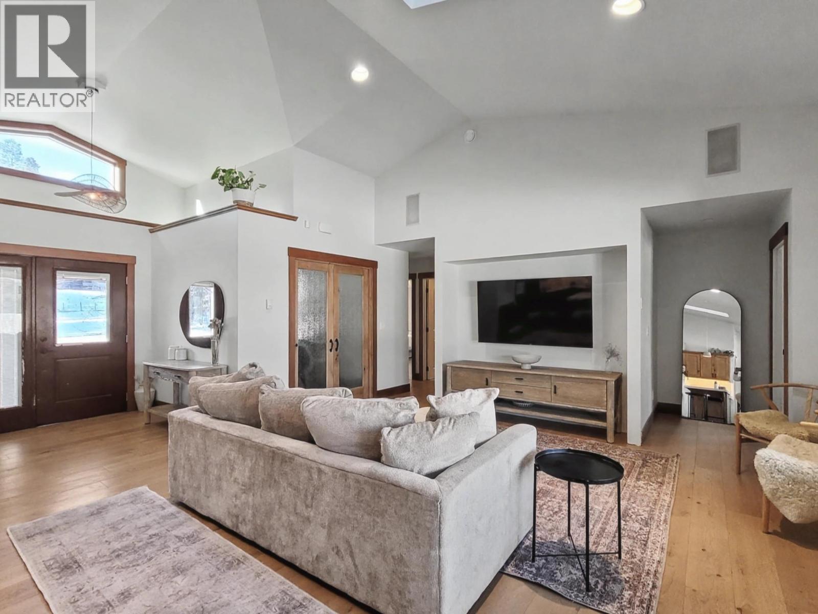 8170 Plotnikoff Road, Grand Forks, British Columbia  V0H 1H2 - Photo 18 - 10389046