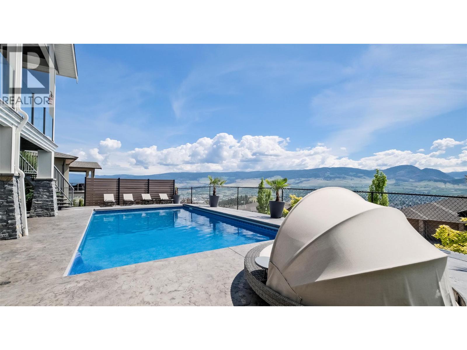 593 Harrogate Lane, Kelowna, British Columbia  V1V 3A5 - Photo 2 - 10388971