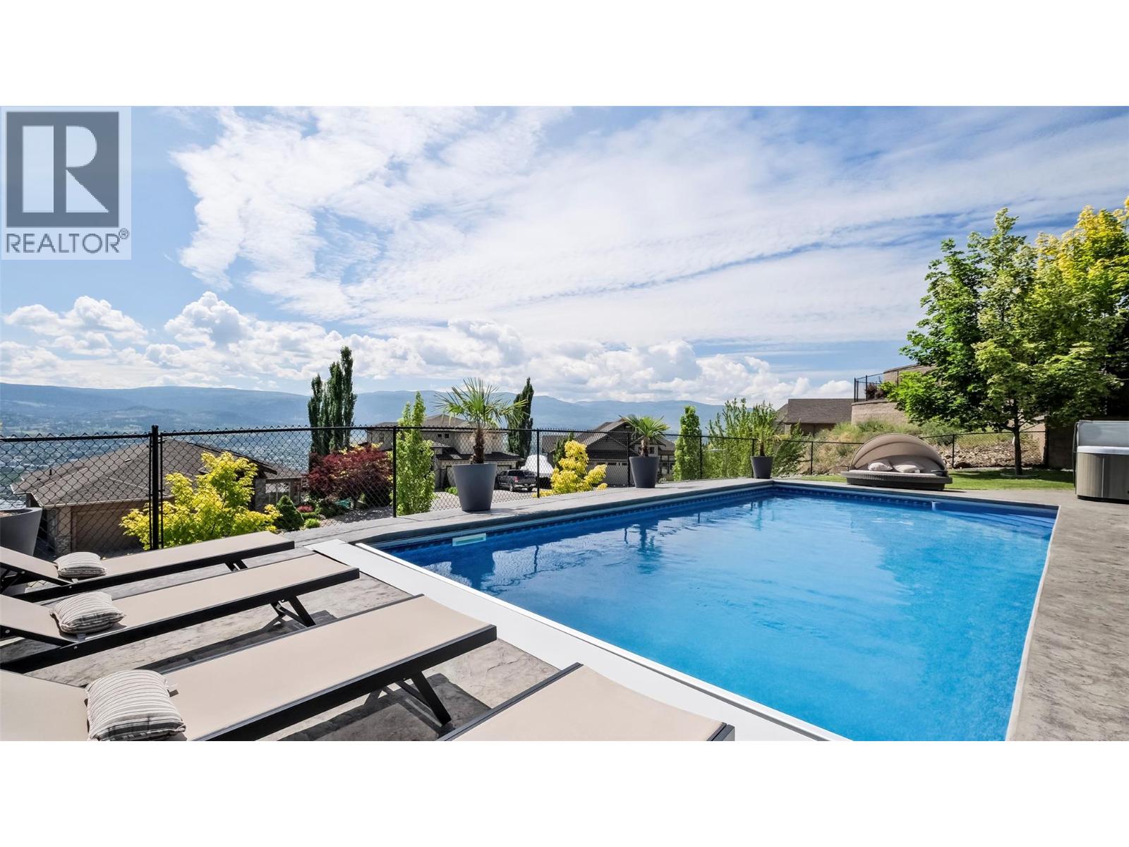 593 Harrogate Lane, Kelowna, British Columbia  V1V 3A5 - Photo 3 - 10388971