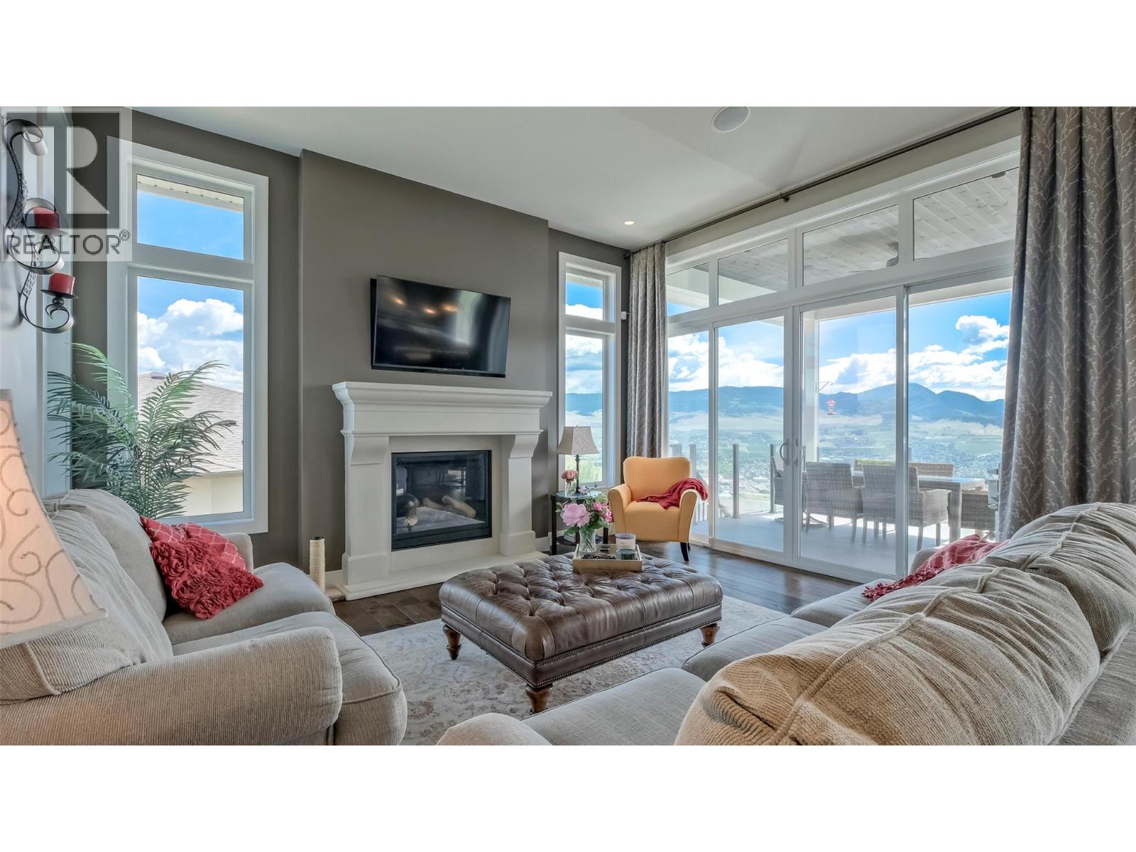 593 Harrogate Lane, Kelowna, British Columbia  V1V 3A5 - Photo 4 - 10388971