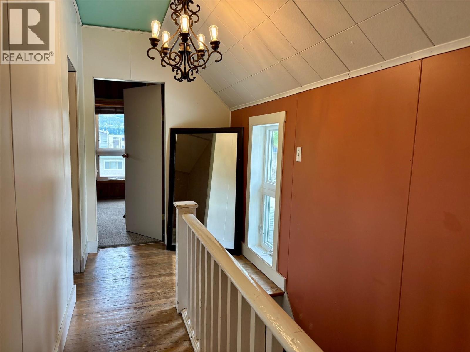 408 Third Street W, Revelstoke, British Columbia  V0E 2S0 - Photo 10 - 10386897