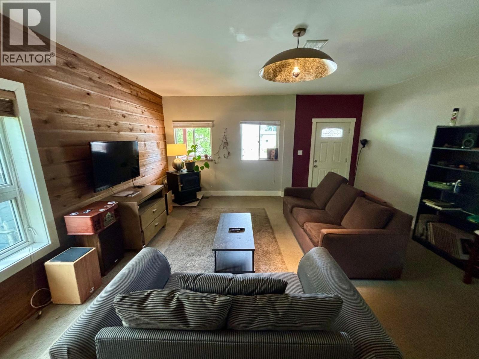 408 Third Street W, Revelstoke, British Columbia  V0E 2S0 - Photo 3 - 10386897