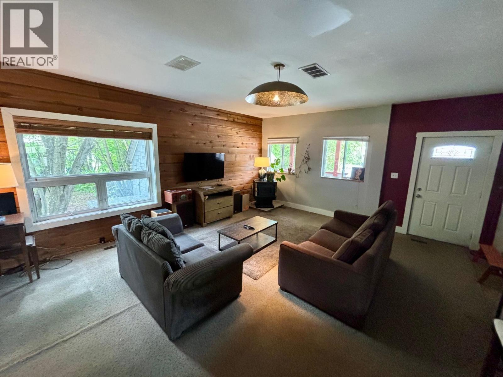 408 Third Street W, Revelstoke, British Columbia  V0E 2S0 - Photo 5 - 10386897