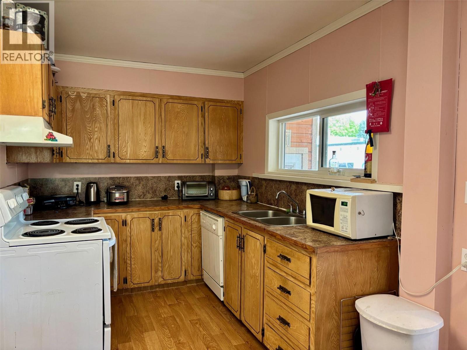 408 Third Street W, Revelstoke, British Columbia  V0E 2S0 - Photo 6 - 10386897