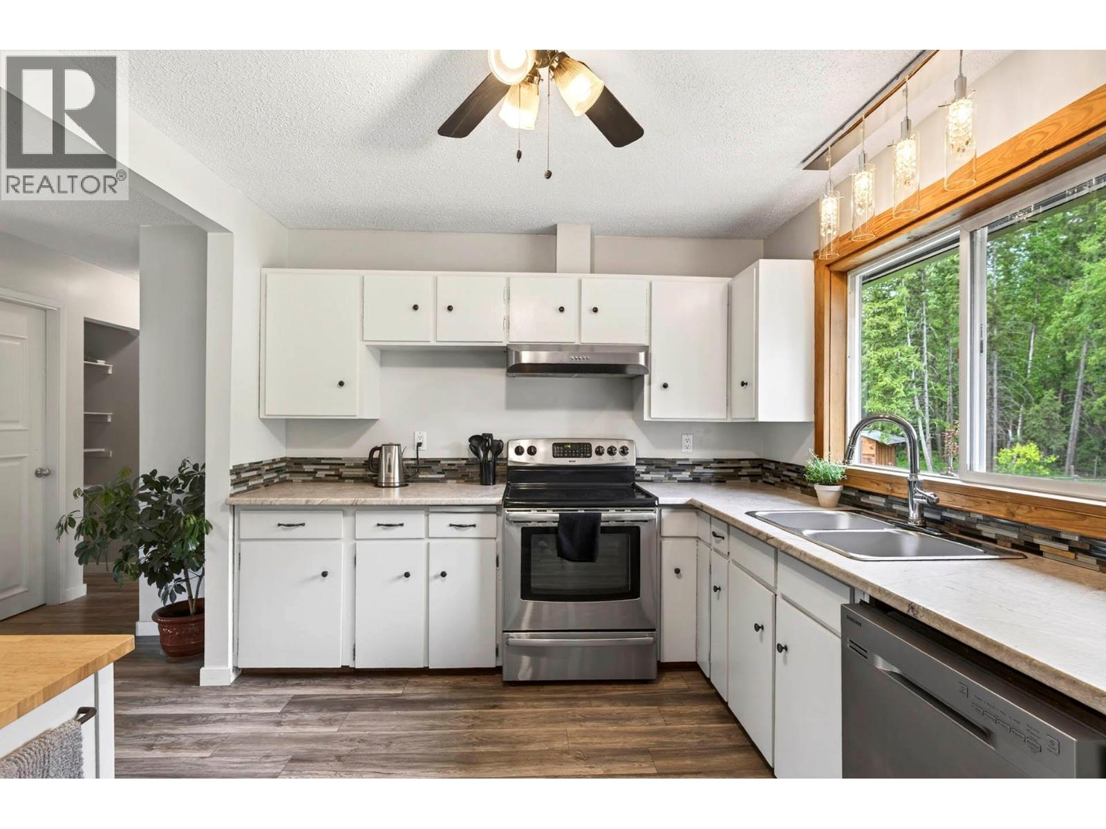 366 Joyce Lane, Clearwater, British Columbia  V0E 1N1 - Photo 4 - 10385841