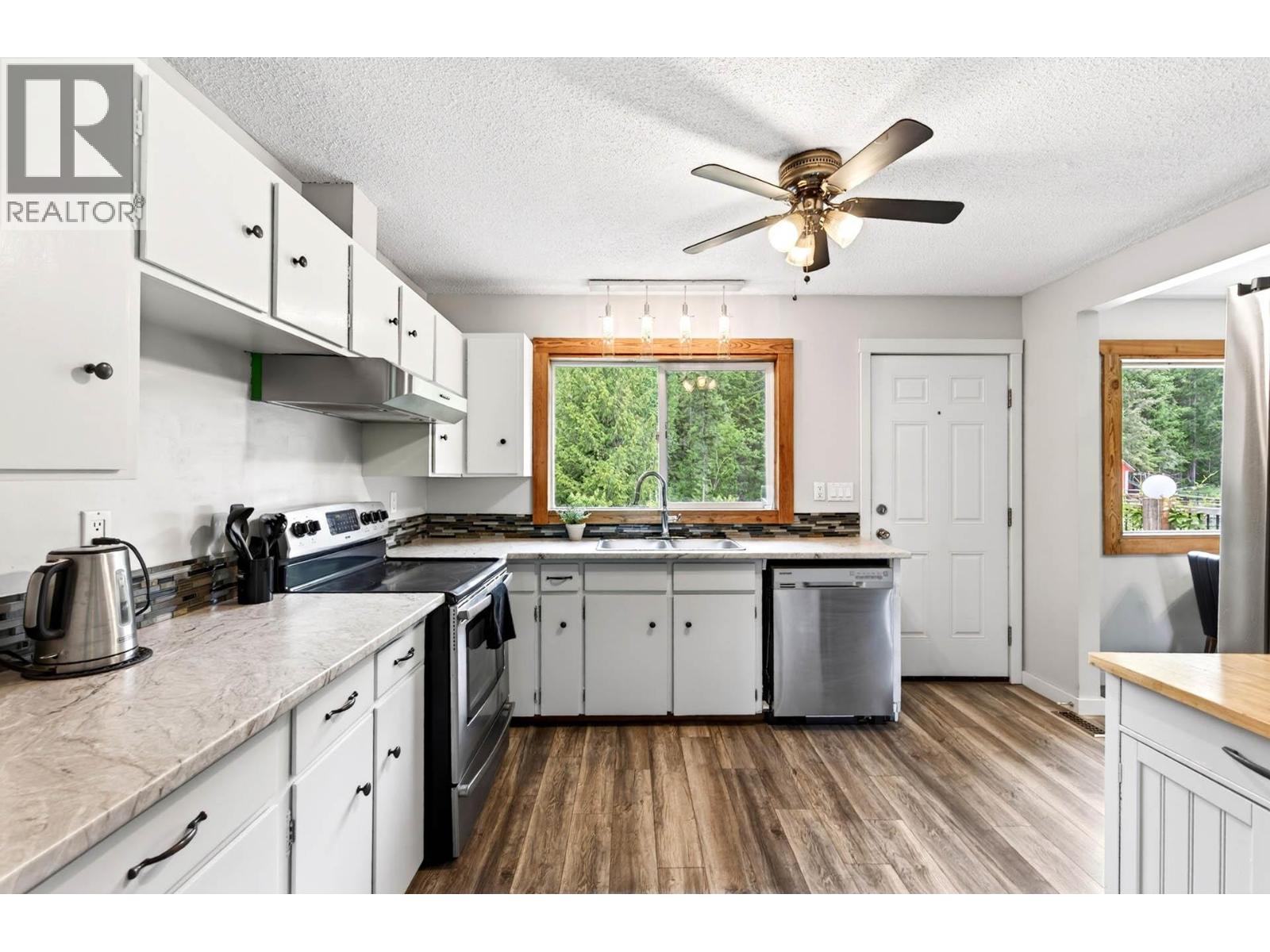 366 Joyce Lane, Clearwater, British Columbia  V0E 1N1 - Photo 5 - 10385841