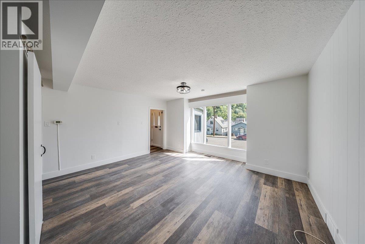 1480 Third Avenue, Trail, British Columbia  V1R 1P6 - Photo 11 - 10389049