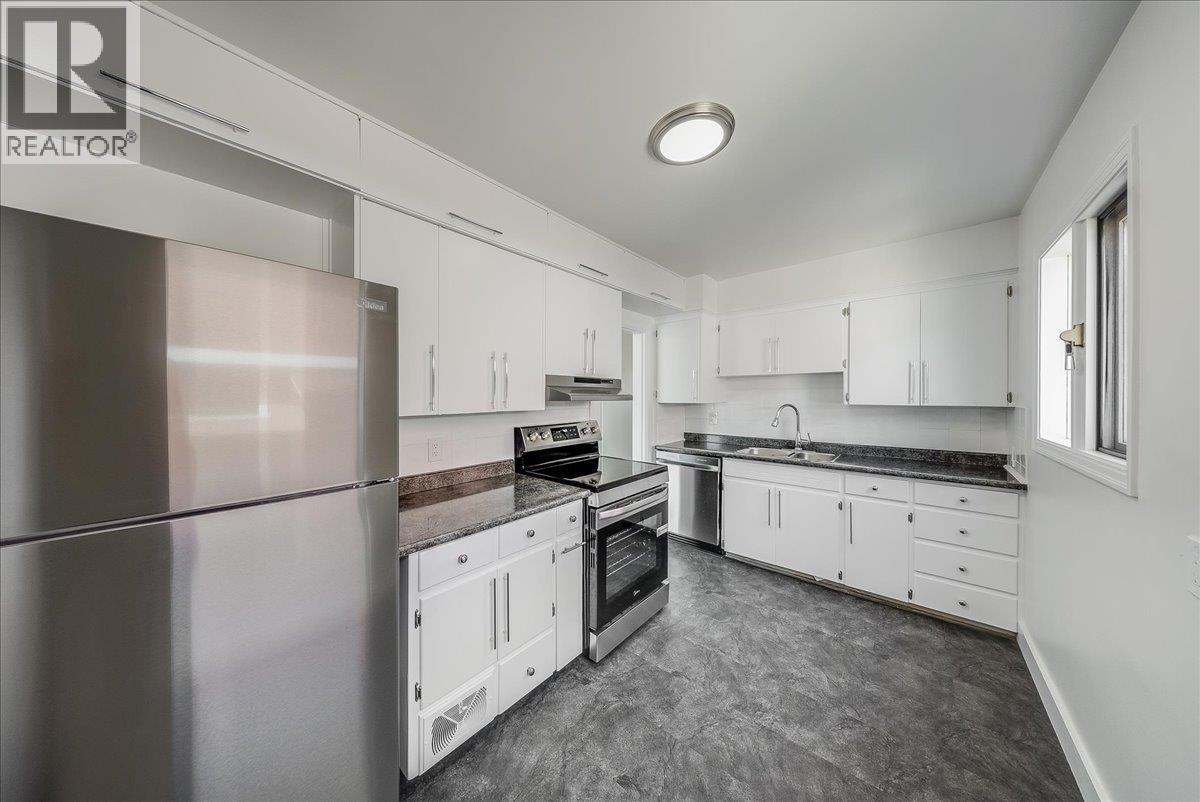 1480 Third Avenue, Trail, British Columbia  V1R 1P6 - Photo 3 - 10389049