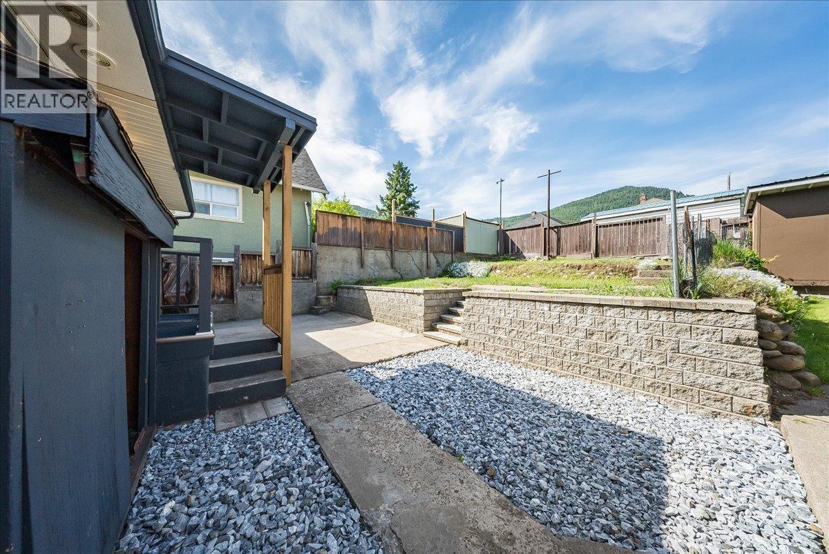 1480 Third Avenue, Trail, British Columbia  V1R 1P6 - Photo 31 - 10389049