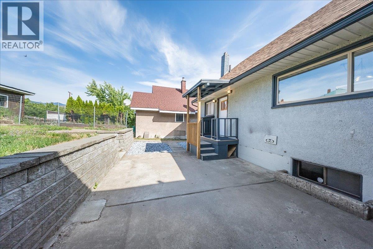 1480 Third Avenue, Trail, British Columbia  V1R 1P6 - Photo 32 - 10389049