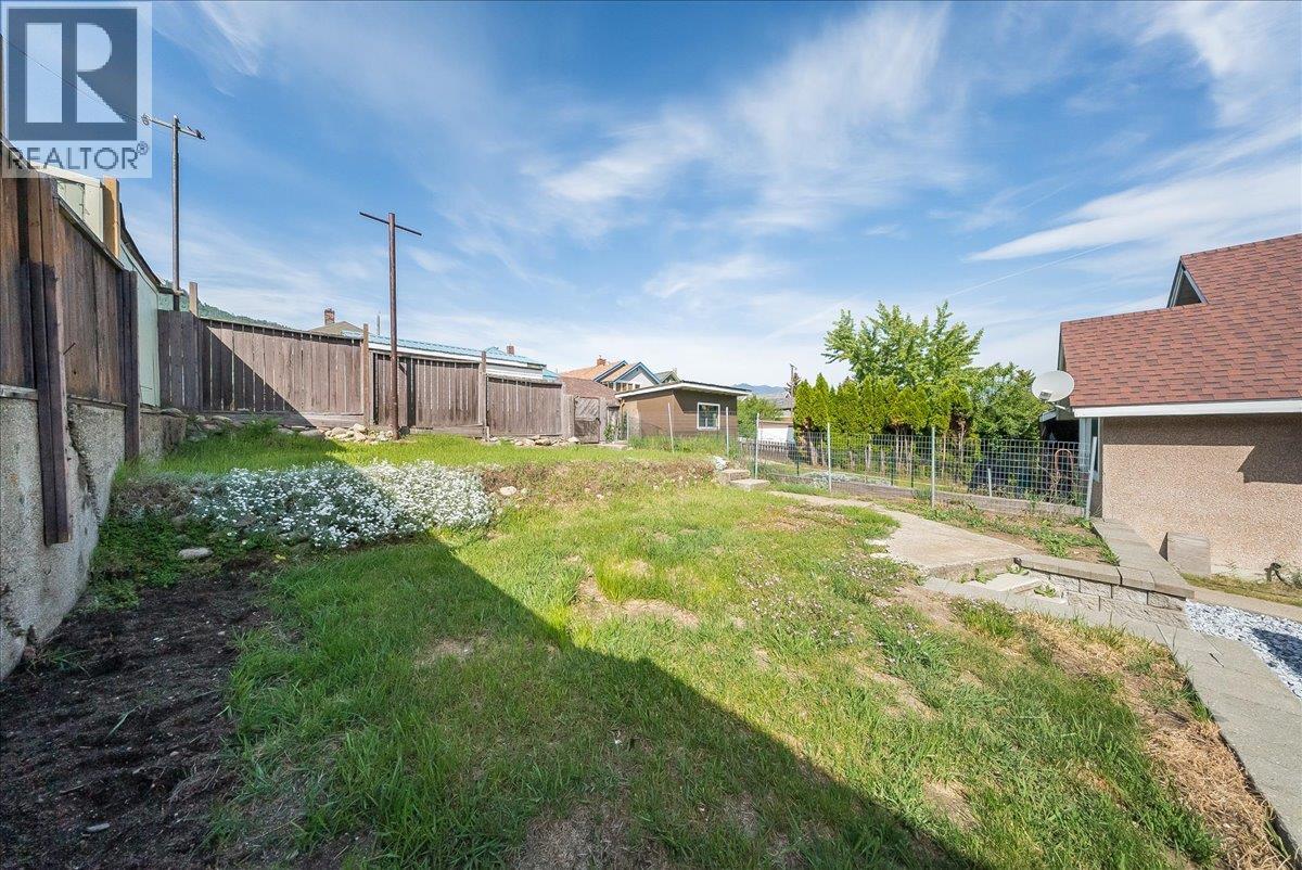 1480 Third Avenue, Trail, British Columbia  V1R 1P6 - Photo 34 - 10389049