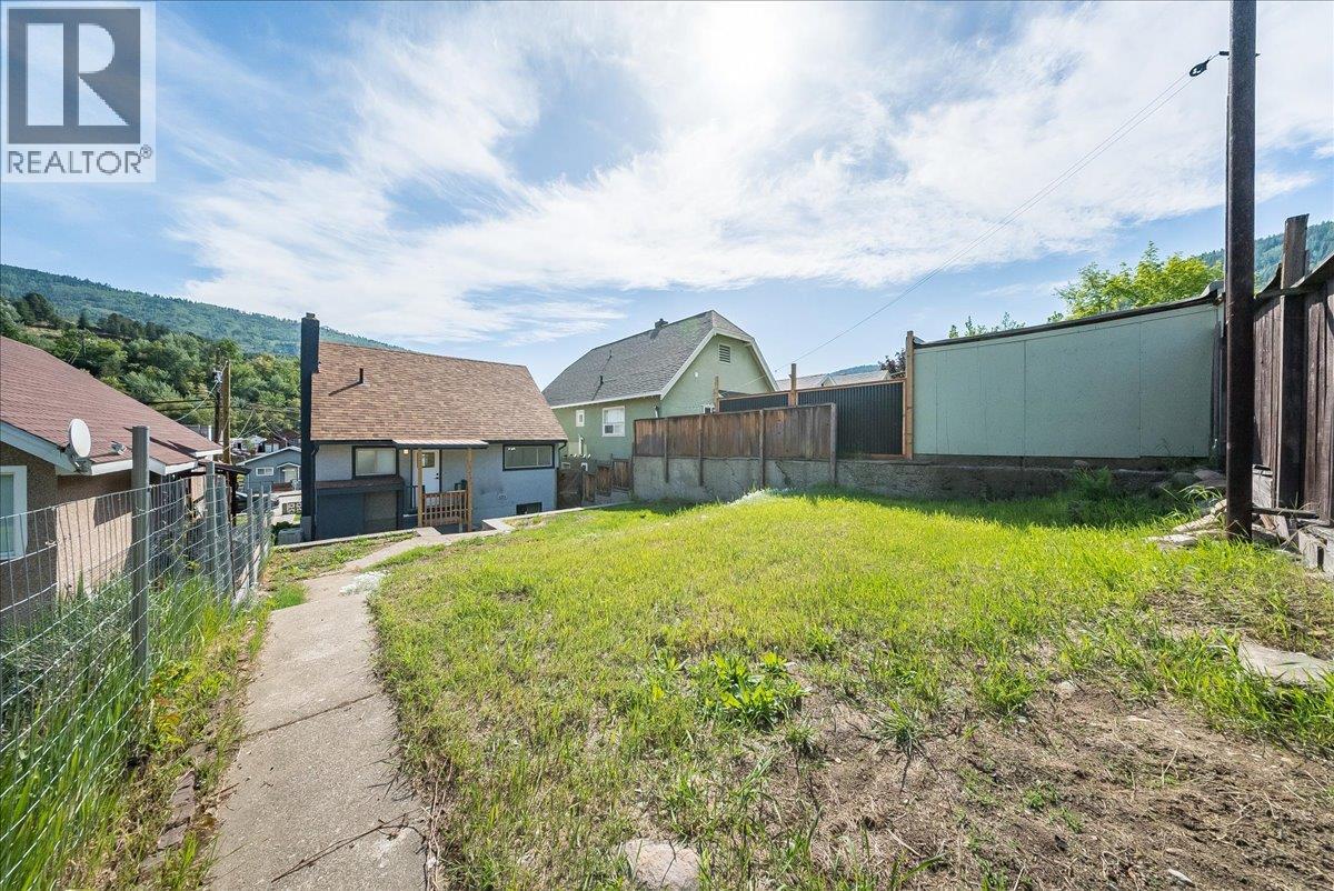 1480 Third Avenue, Trail, British Columbia  V1R 1P6 - Photo 38 - 10389049