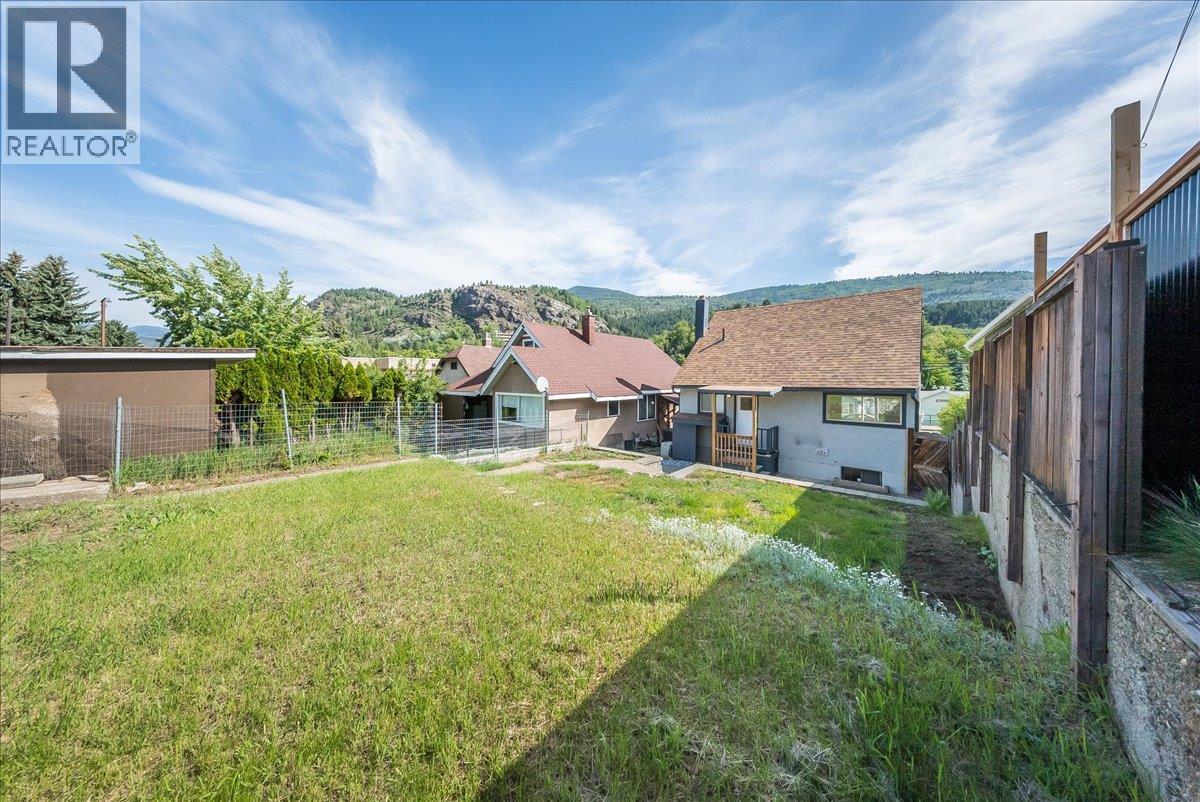 1480 Third Avenue, Trail, British Columbia  V1R 1P6 - Photo 39 - 10389049