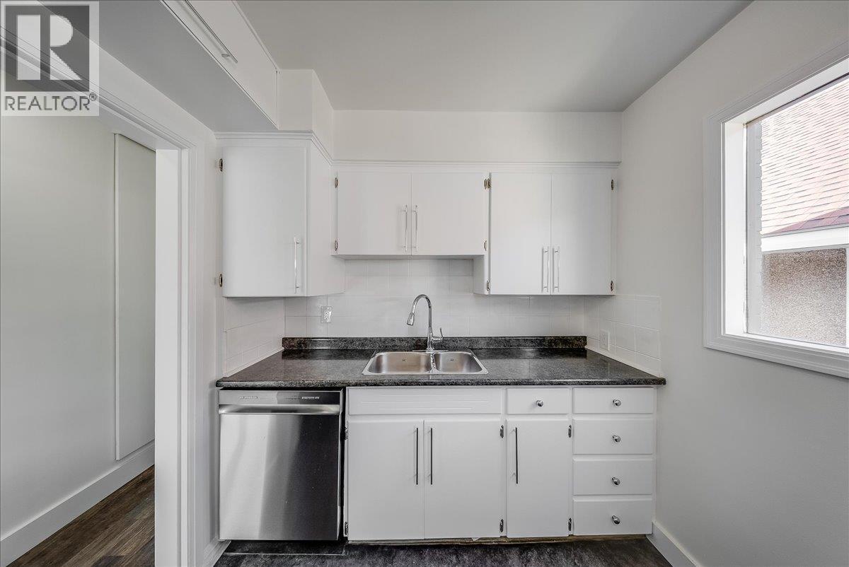 1480 Third Avenue, Trail, British Columbia  V1R 1P6 - Photo 5 - 10389049