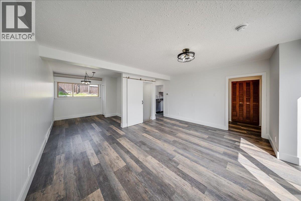 1480 Third Avenue, Trail, British Columbia  V1R 1P6 - Photo 8 - 10389049