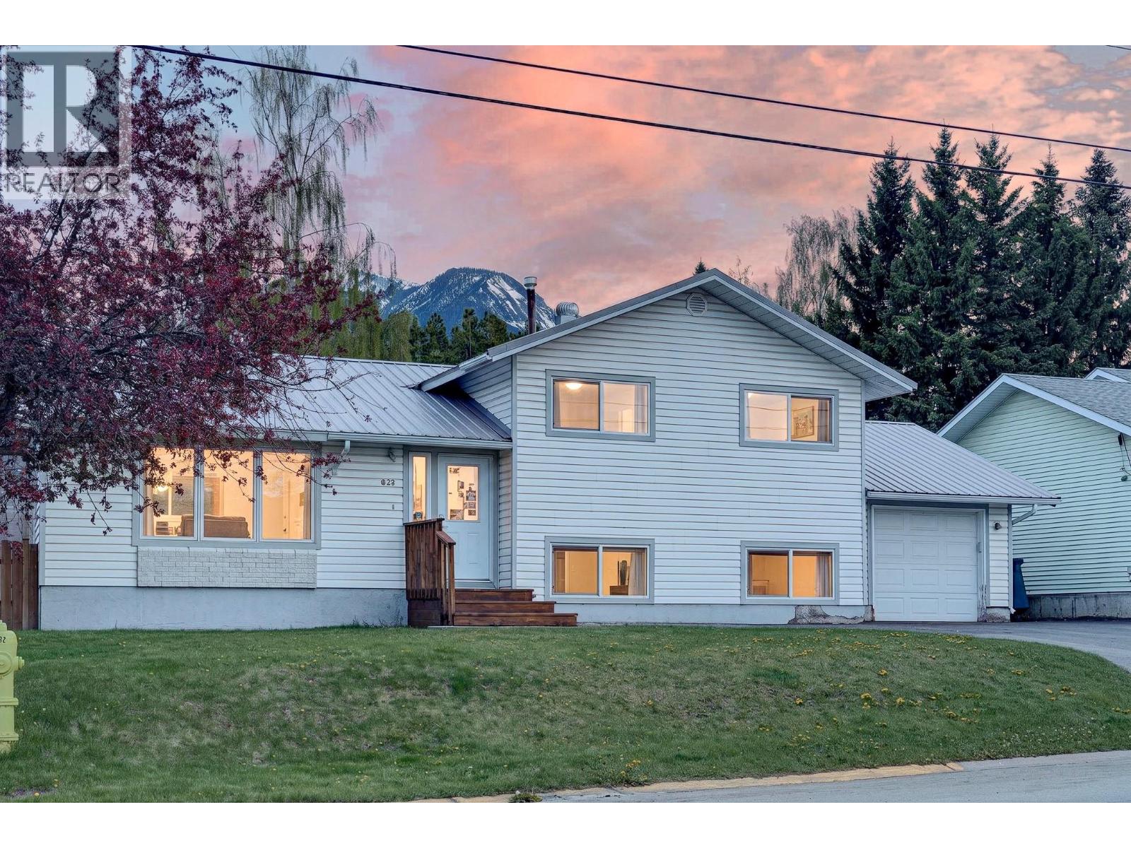 832 MICHEL Road, elkford, British Columbia