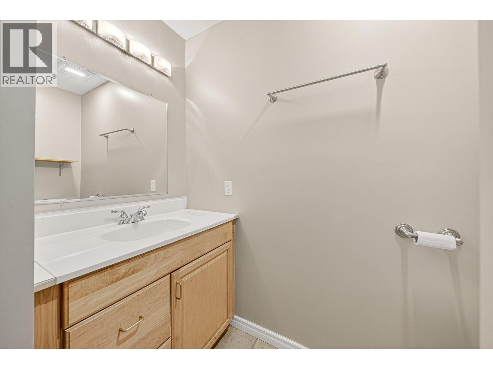832 Michel Road, Elkford, British Columbia  V0B 1H0 - Photo 33 - 10388138