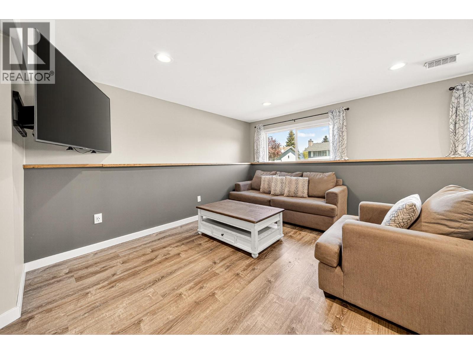832 Michel Road, Elkford, British Columbia  V0B 1H0 - Photo 42 - 10388138