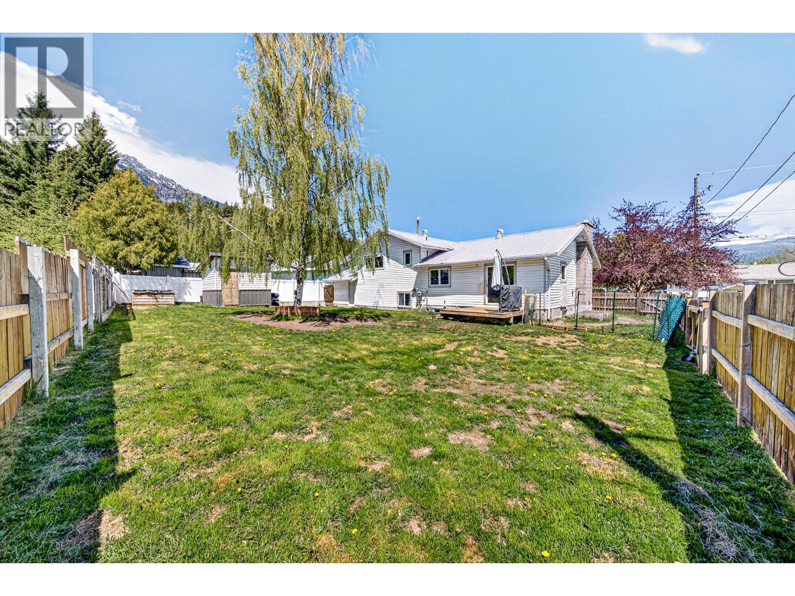 832 Michel Road, Elkford, British Columbia  V0B 1H0 - Photo 55 - 10388138