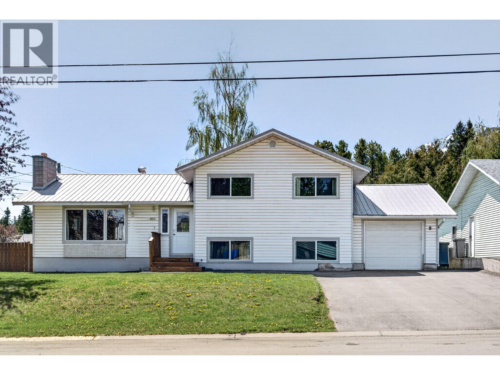 832 Michel Road, Elkford, British Columbia  V0B 1H0 - Photo 58 - 10388138