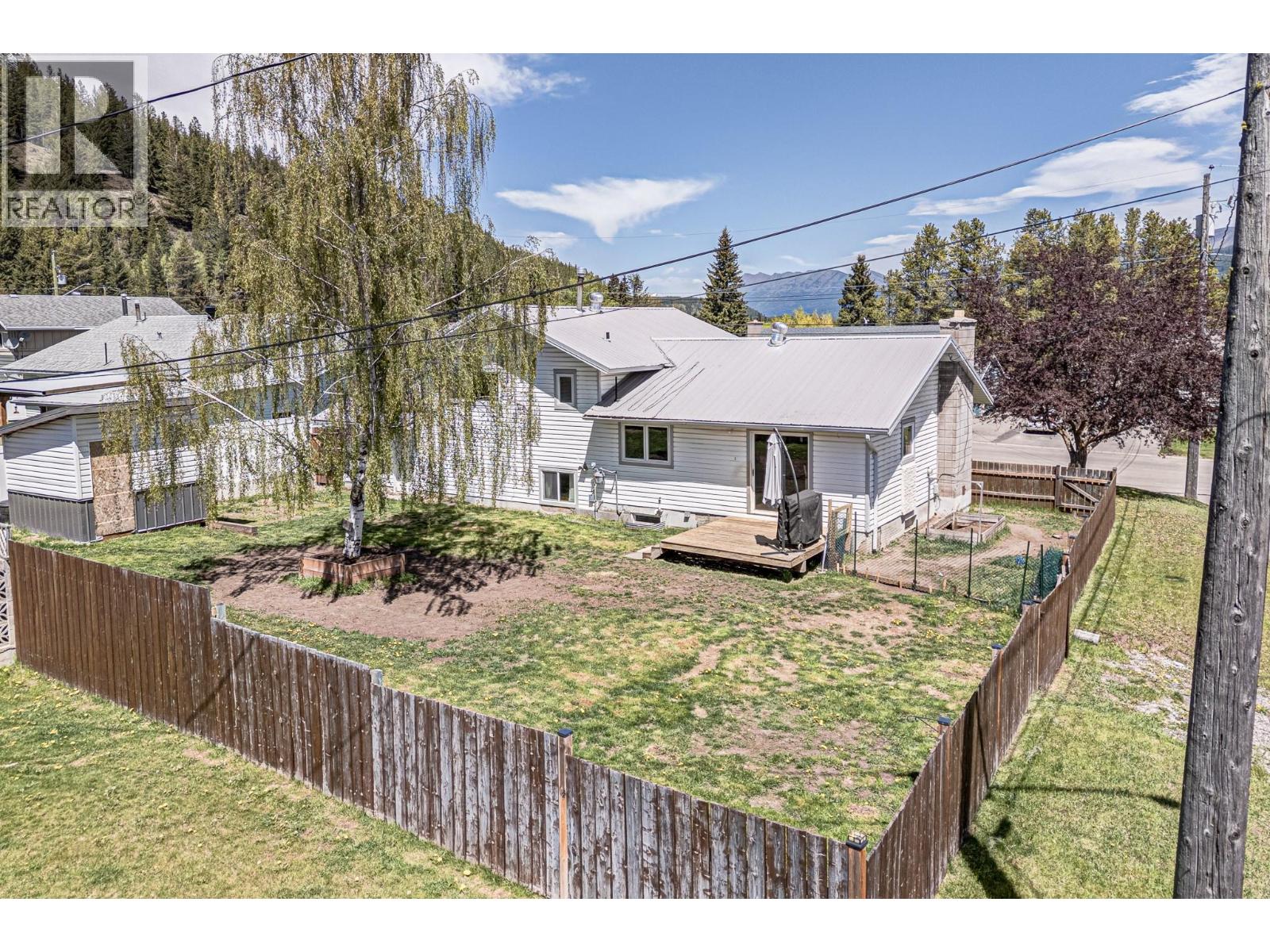 832 Michel Road, Elkford, British Columbia  V0B 1H0 - Photo 60 - 10388138
