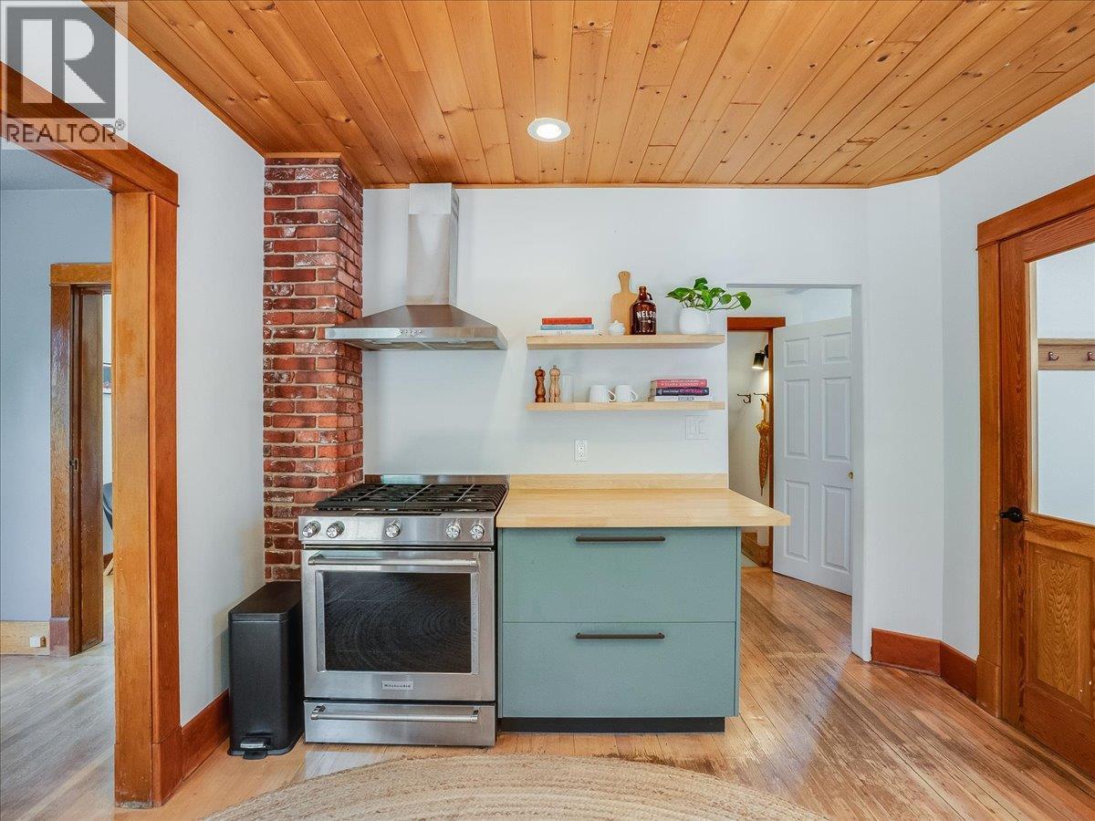1723 Ward Street, Nelson, British Columbia  V1L 1V9 - Photo 18 - 10388721