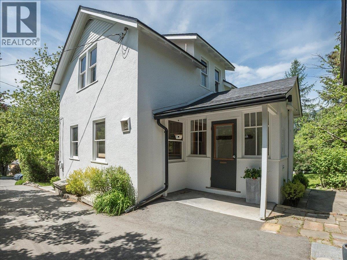 1723 Ward Street, Nelson, British Columbia  V1L 1V9 - Photo 2 - 10388721