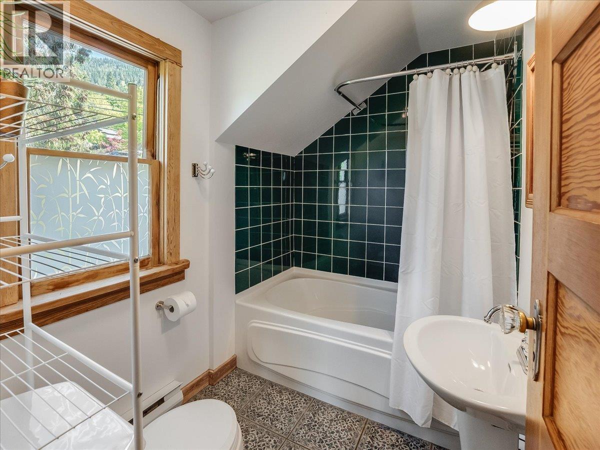 1723 Ward Street, Nelson, British Columbia  V1L 1V9 - Photo 38 - 10388721