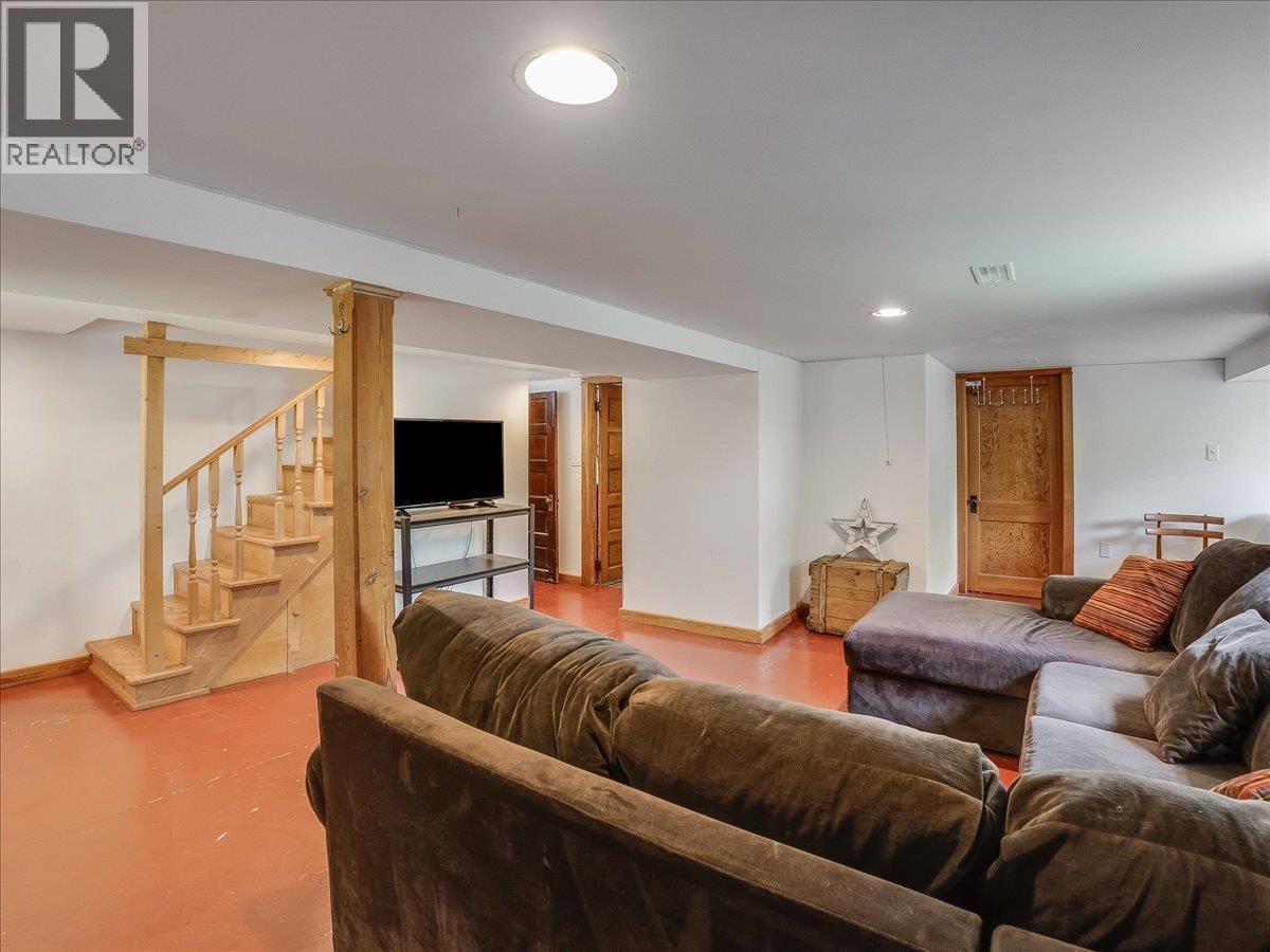 1723 Ward Street, Nelson, British Columbia  V1L 1V9 - Photo 39 - 10388721