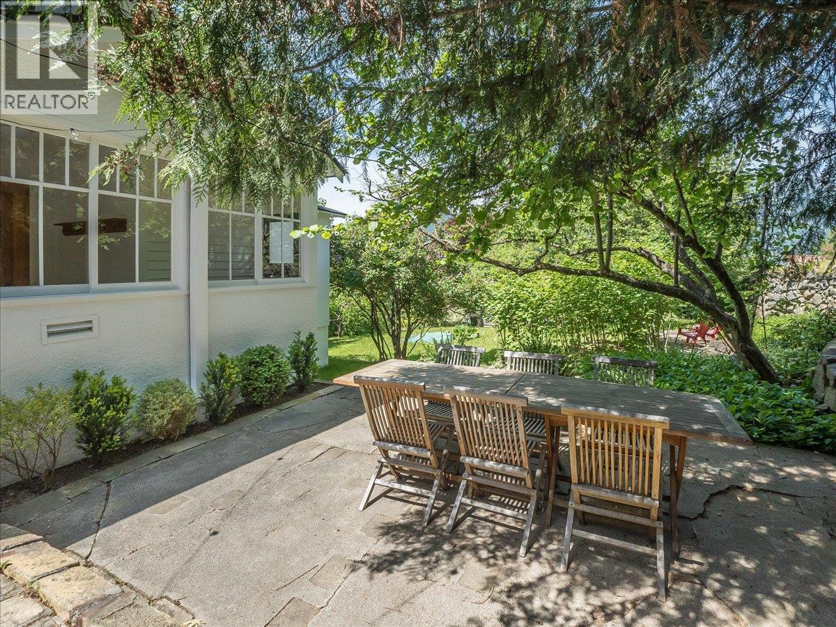 1723 Ward Street, Nelson, British Columbia  V1L 1V9 - Photo 4 - 10388721