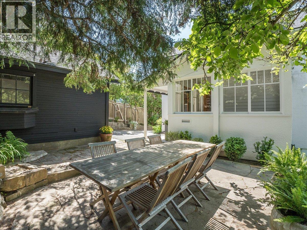 1723 Ward Street, Nelson, British Columbia  V1L 1V9 - Photo 5 - 10388721