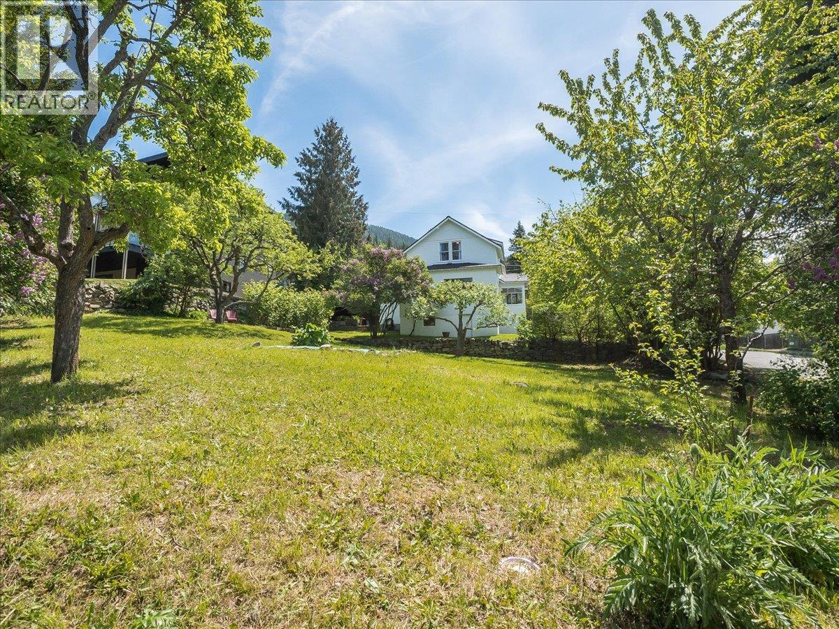 1723 Ward Street, Nelson, British Columbia  V1L 1V9 - Photo 8 - 10388721