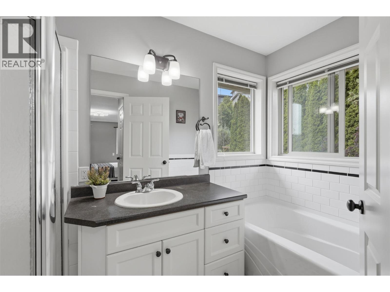 444 Azure Place, Kamloops, British Columbia  V2E 2R2 - Photo 37 - 10388789