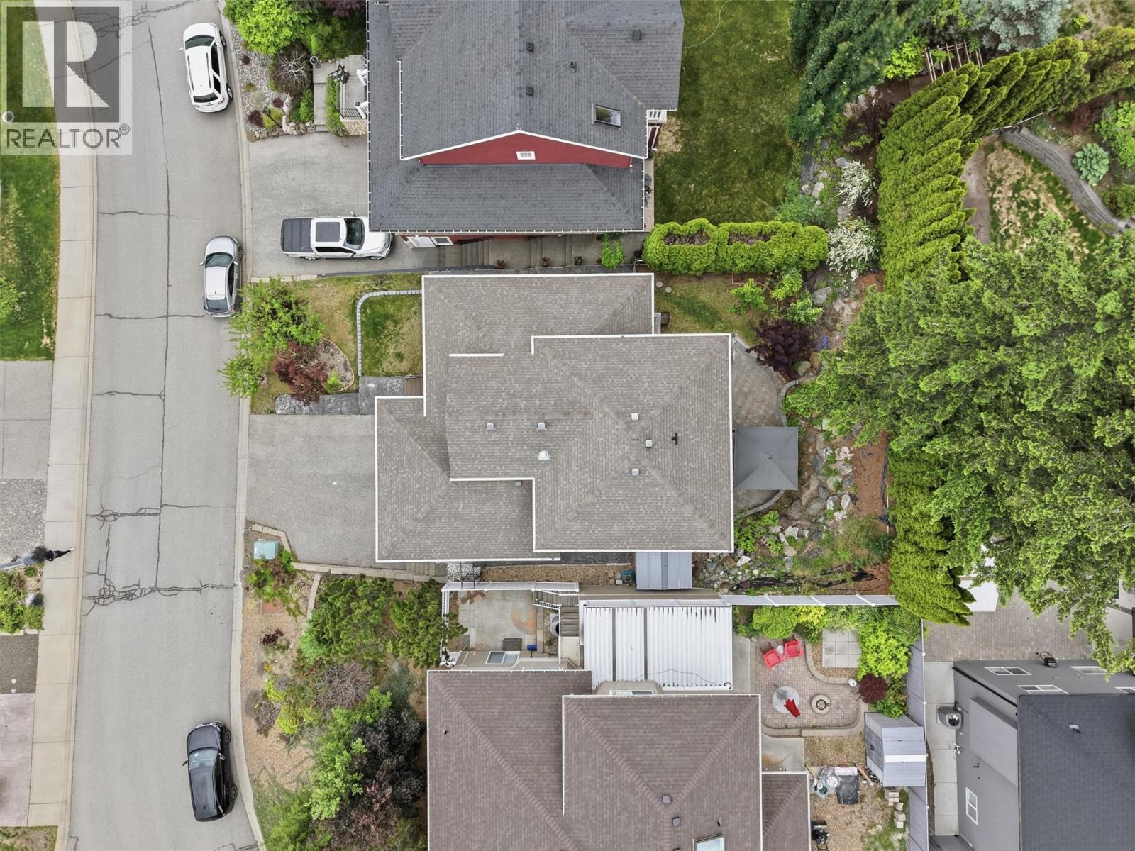 444 Azure Place, Kamloops, British Columbia  V2E 2R2 - Photo 4 - 10388789