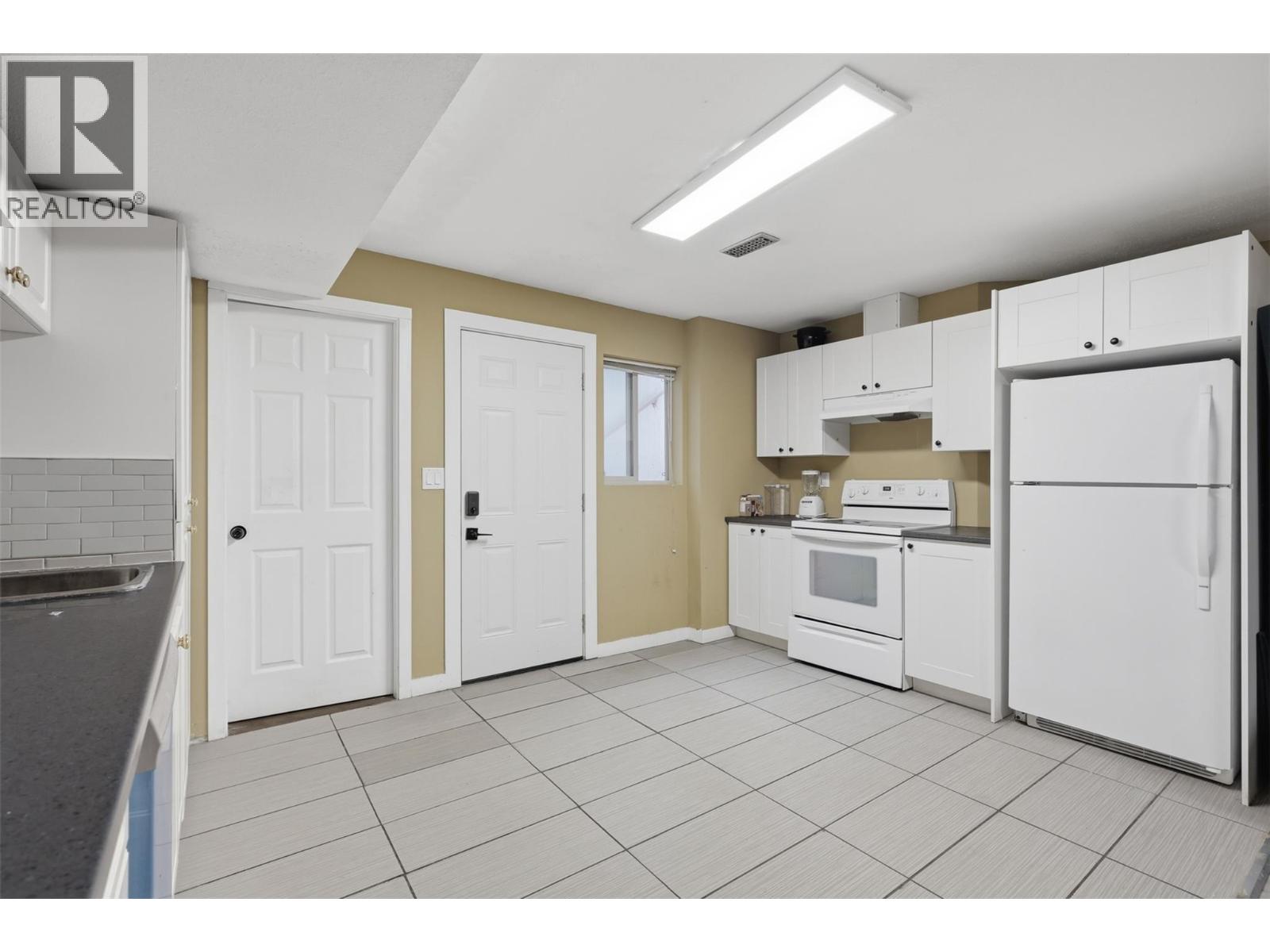 444 Azure Place, Kamloops, British Columbia  V2E 2R2 - Photo 49 - 10388789