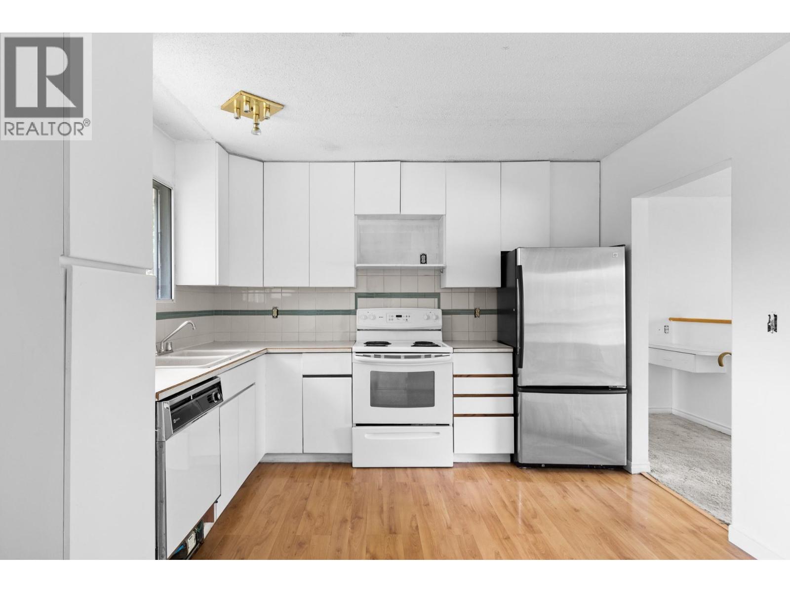 2877 Springfield Road, Kelowna, British Columbia  V1X 4M5 - Photo 11 - 10387896