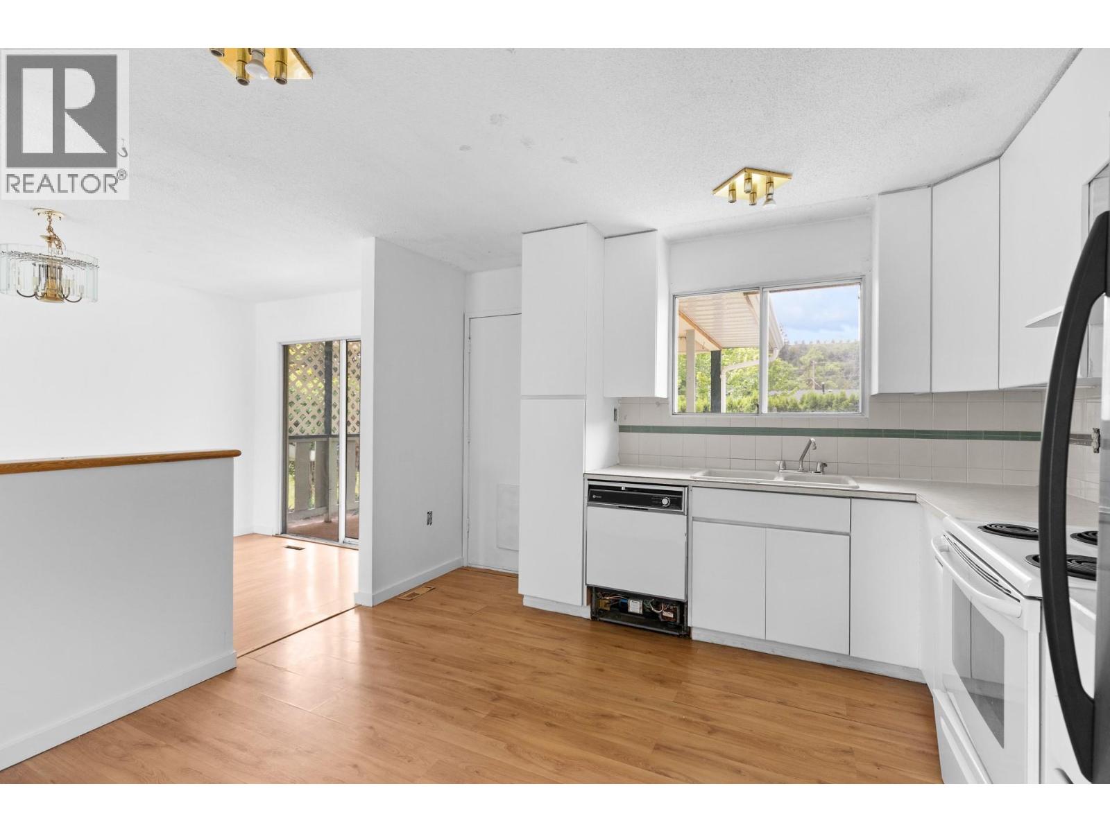 2877 Springfield Road, Kelowna, British Columbia  V1X 4M5 - Photo 12 - 10387896