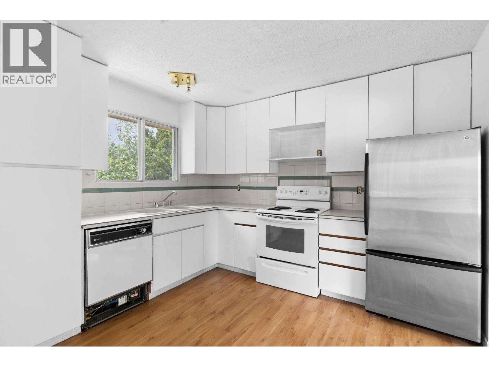 2877 Springfield Road, Kelowna, British Columbia  V1X 4M5 - Photo 13 - 10387896