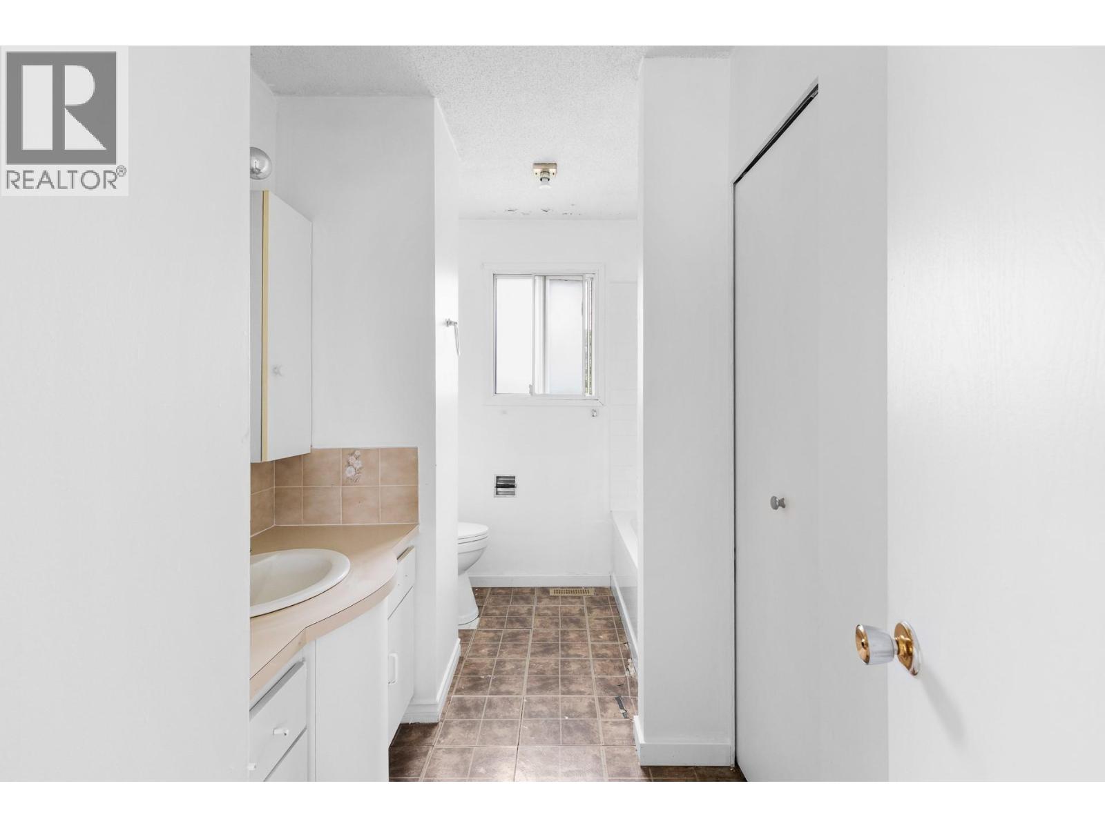 2877 Springfield Road, Kelowna, British Columbia  V1X 4M5 - Photo 38 - 10387896