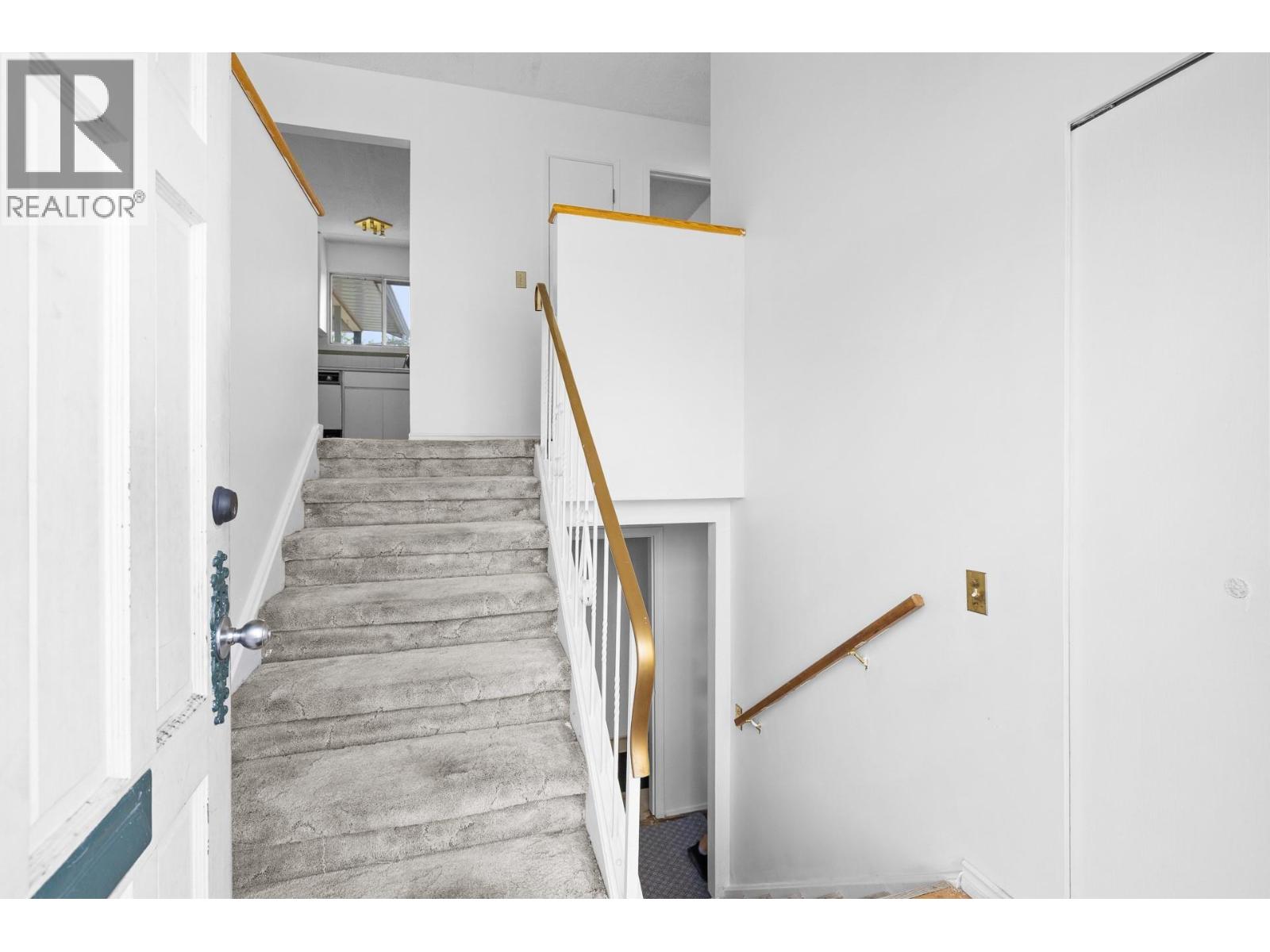 2877 Springfield Road, Kelowna, British Columbia  V1X 4M5 - Photo 6 - 10387896