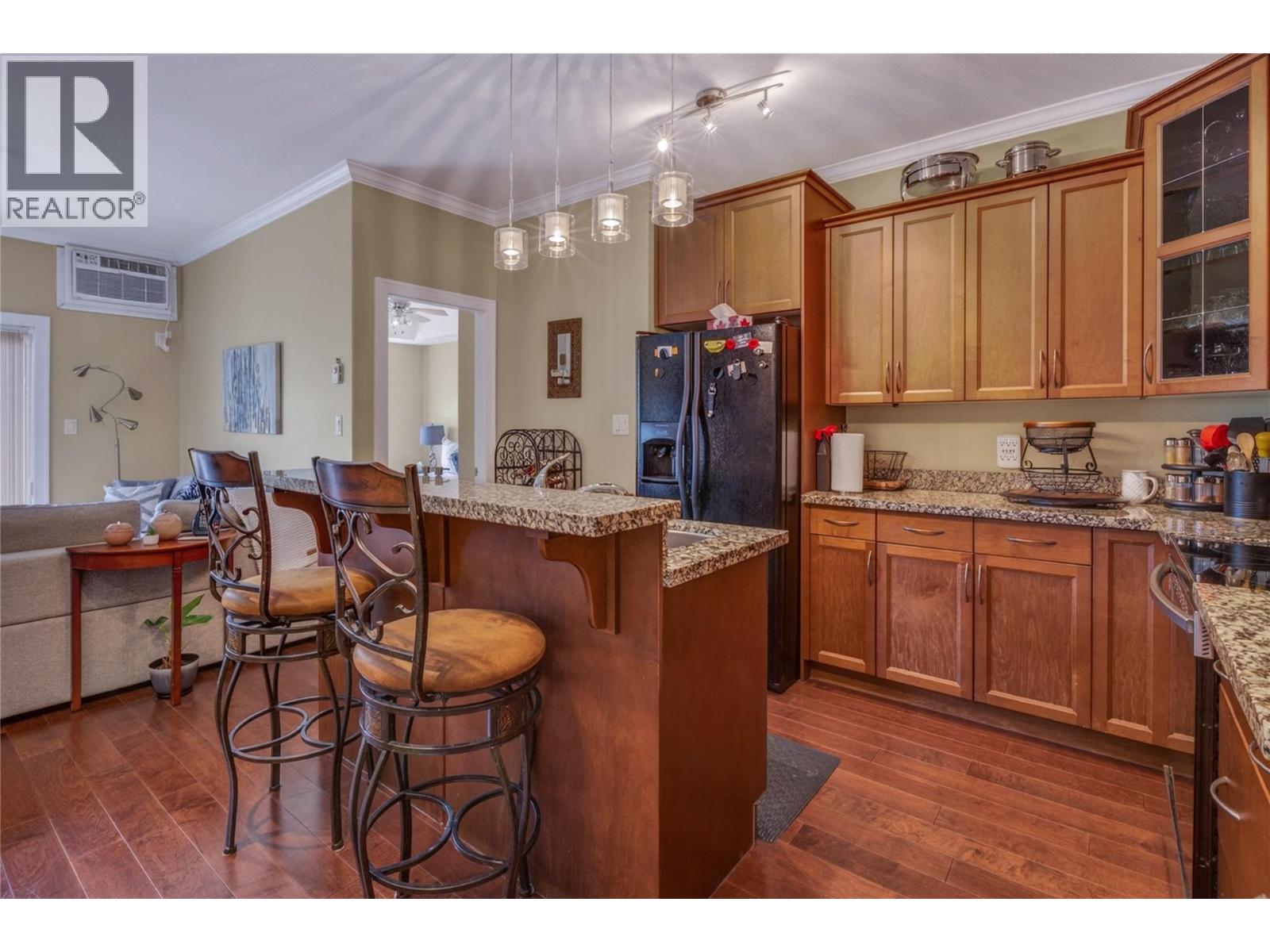 240 Wade Avenue W Avenue Unit# 305, Penticton, British Columbia  V2A 1T8 - Photo 3 - 10389058