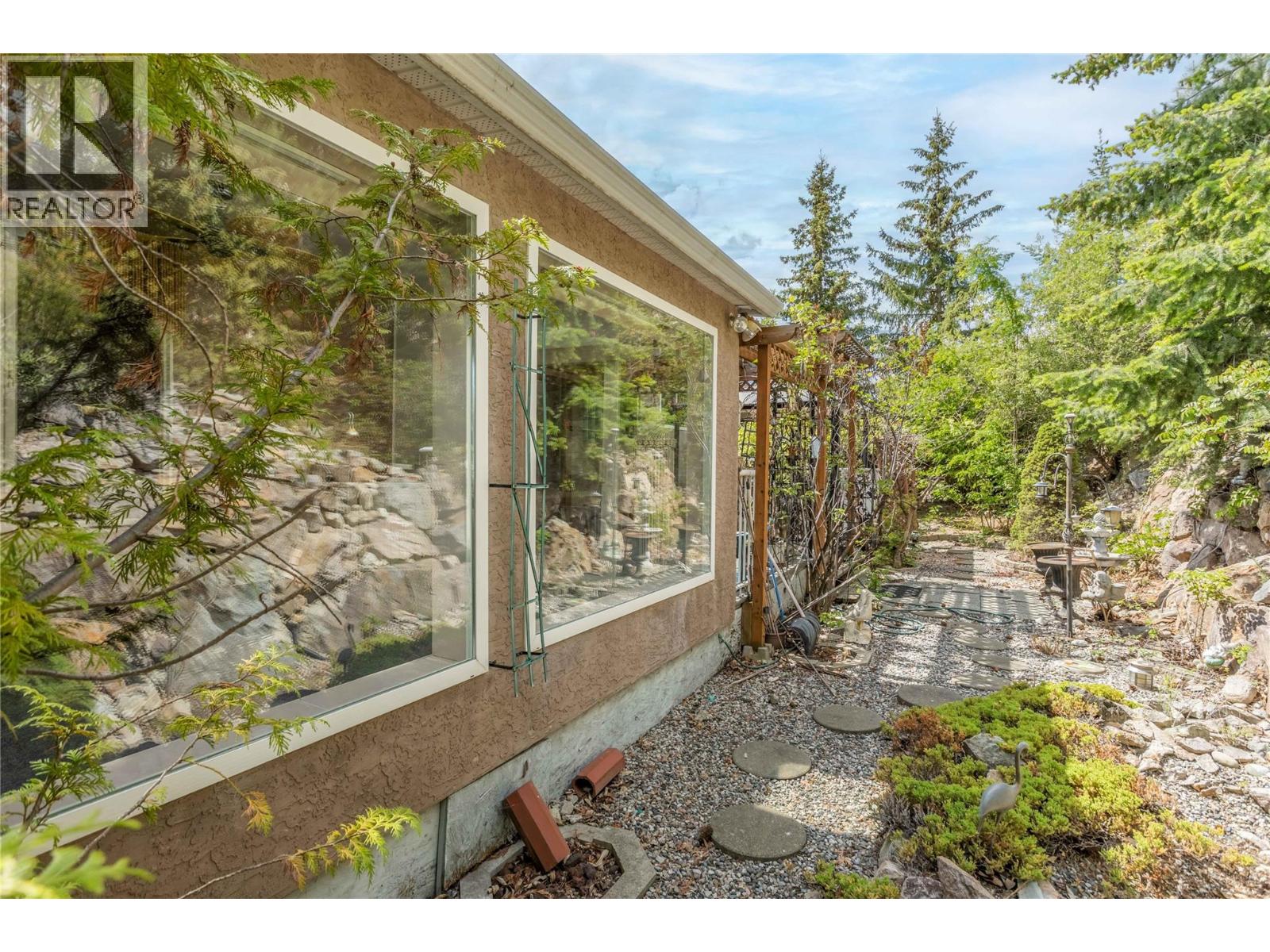 5220 Sutherland Road, Peachland, British Columbia  V0H 1X2 - Photo 40 - 10389003