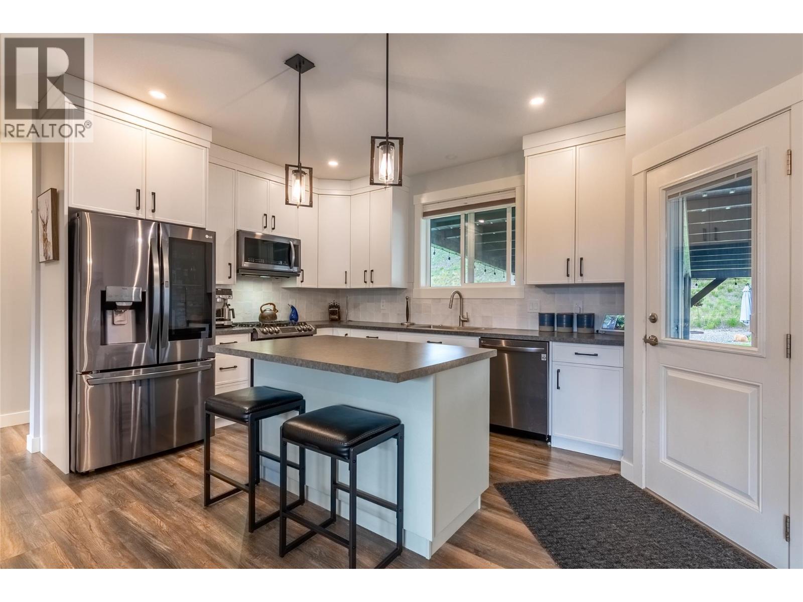 457 Daladon Drive, Logan Lake, British Columbia  V0K 1M0 - Photo 3 - 10389078