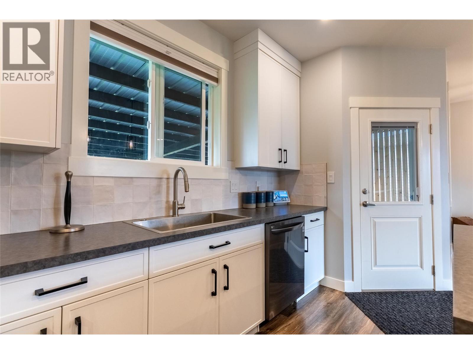 457 Daladon Drive, Logan Lake, British Columbia  V0K 1M0 - Photo 6 - 10389078