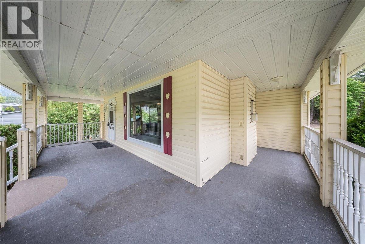 25 Davis Avenue, Fruitvale, British Columbia  V0G 1L0 - Photo 13 - 10388898
