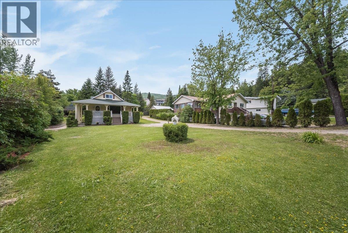 25 Davis Avenue, Fruitvale, British Columbia  V0G 1L0 - Photo 6 - 10388898